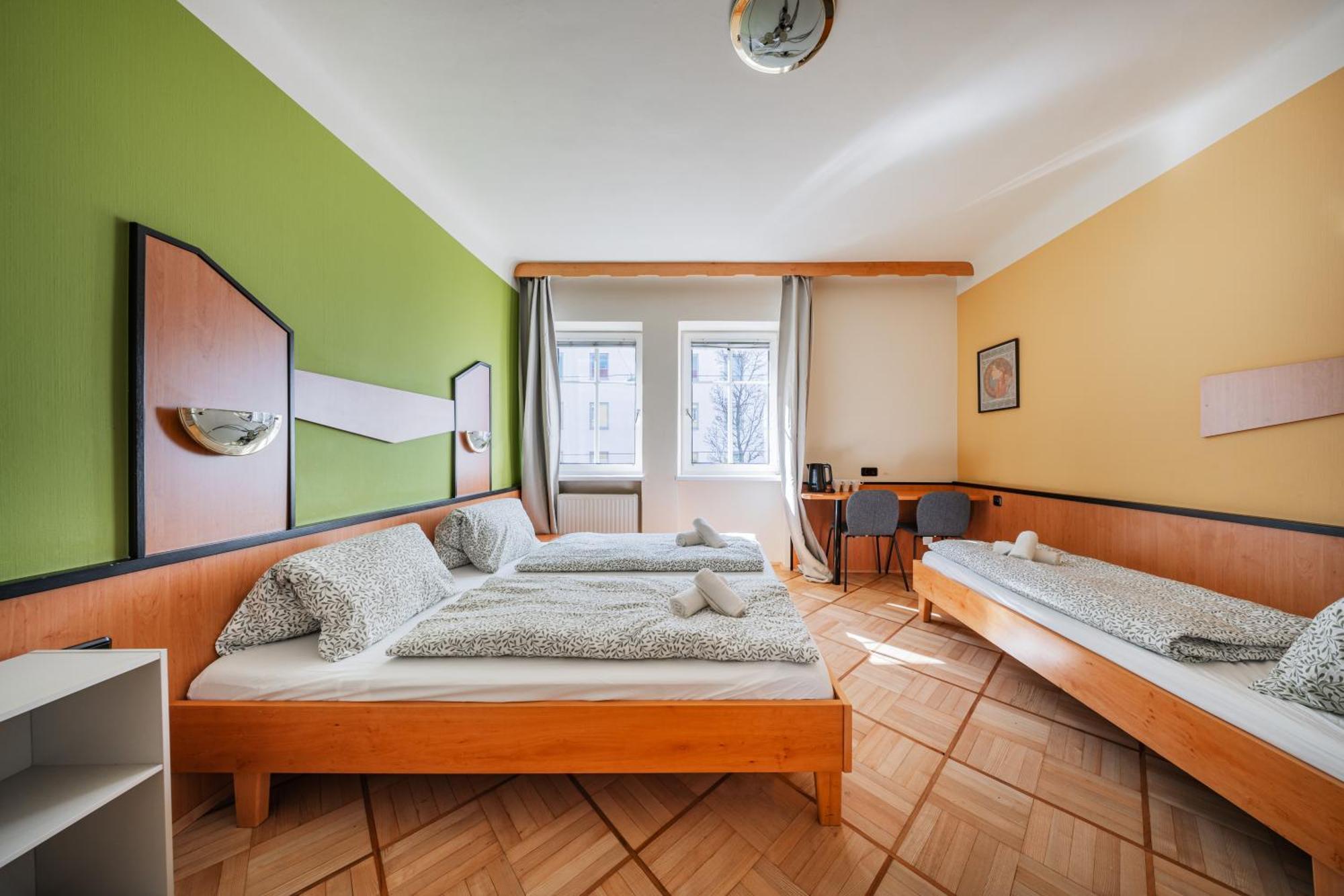 West Business Hotel 2*