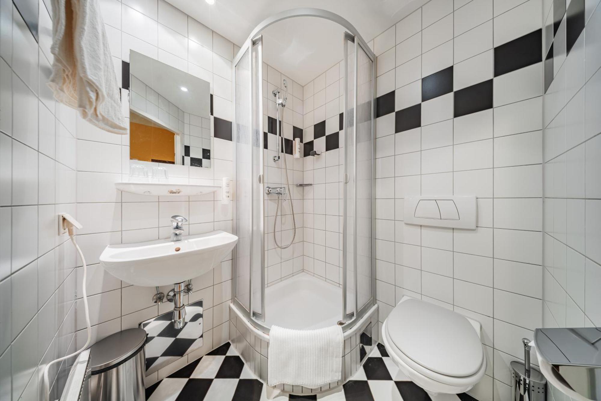 West Business Hotel Vienne