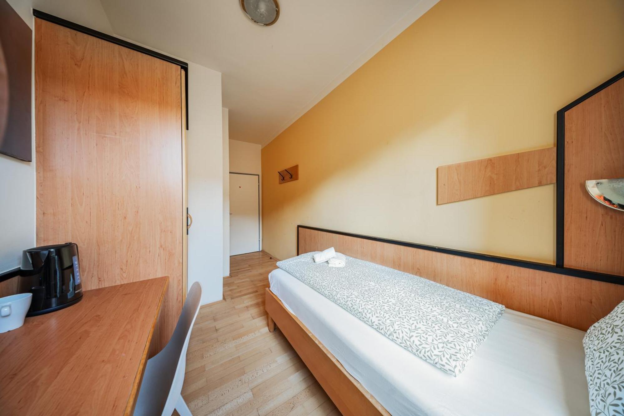West Business Hotel